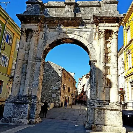 בית הארחה Porta D'oro פולה
